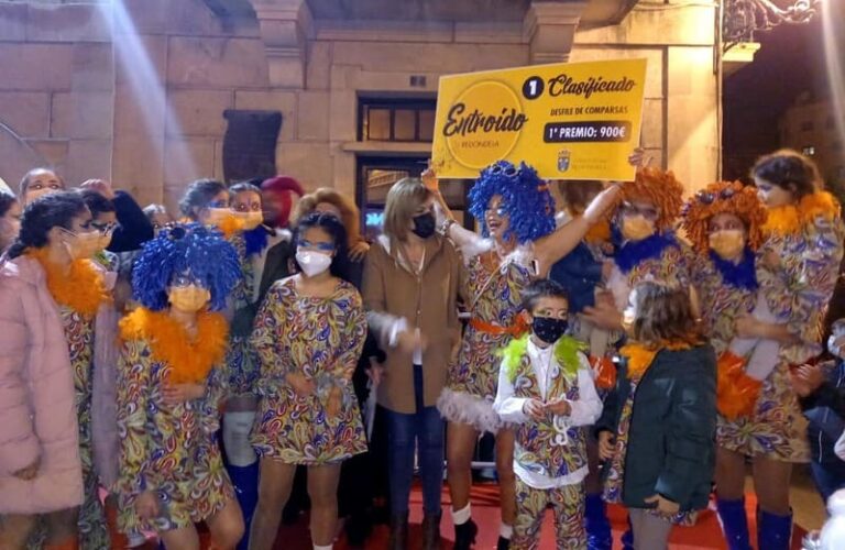 ‘Os Festeiros’ de Bembrive, gañadora do Desfile de Comparsas 2022 do Entroido de Redondela