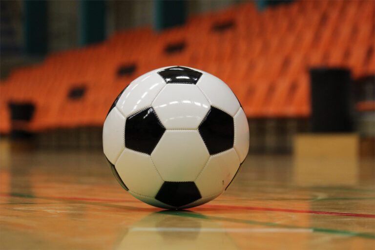 O pavillón municipal de Chapela acolle o luns a concentración da liga autonómica xuvenil feminina de fútbol sala