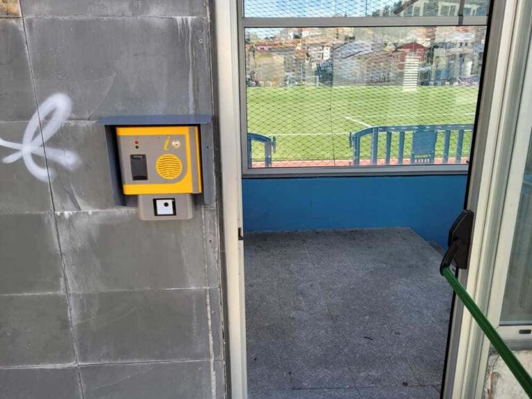 O aparcadoiro municipal “O Aral” de Baiona dispón dun novo sistema eléctrico de control de entrada e saída electrónica