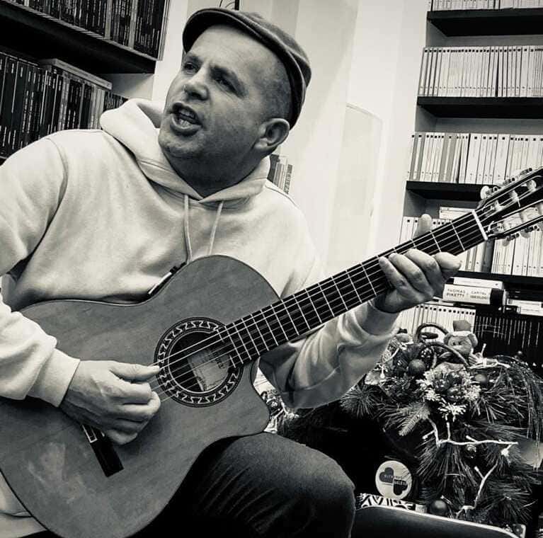 Mondariz programa un concerto de Tino Baz en homenaxe a Rosalía de Castro