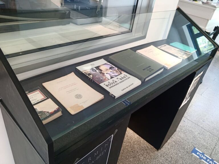 Ponteareas conmemora a figura de Fermín Bouza Brey cunha exposición na biblioteca municipal