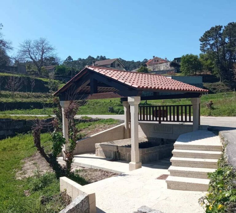 O obradoiro de emprego Revaloriza Tui remata a restauración do Lavadoiro de Laxes en Randufe
