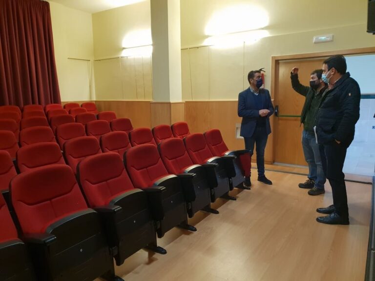 A Xunta remata a renovación do auditorio de Crecente