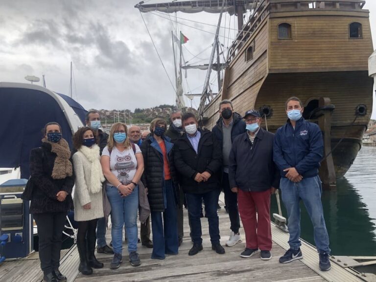 O Porto Deportivo de Baiona acolle as réplicas da Nave Santa María e a Nave Vitoria