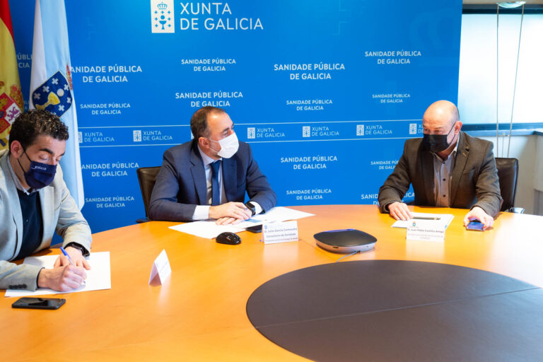 O conselleiro de Sanidade avanza ao alcalde de Covelo as medidas para mellorar a situación asistencial do concello