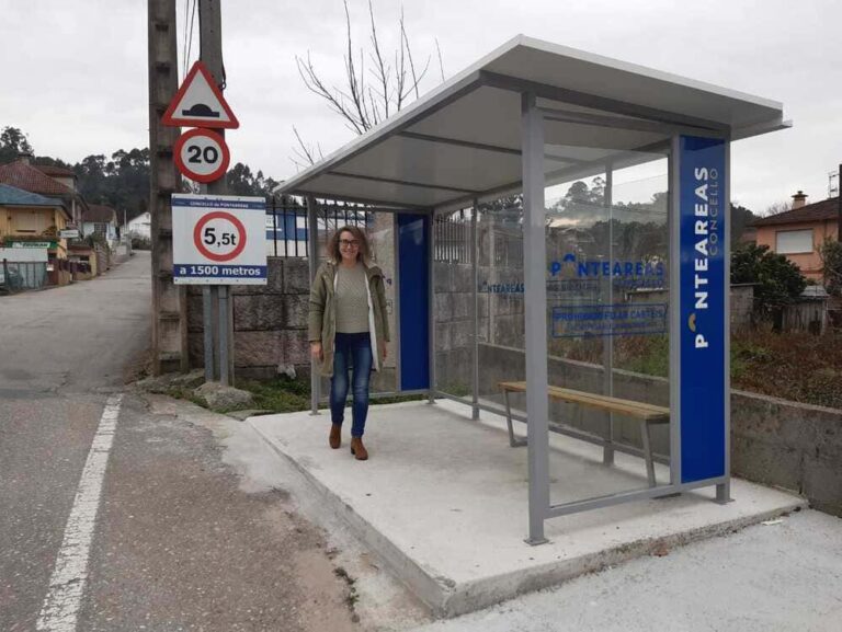 As paradas de transporte escolar de Ponteareas contan con novas marquesiñas
