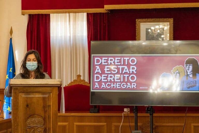 “Dereito a estar, dereito a aportar” lema do concello de Tui para conmemorar o 8M