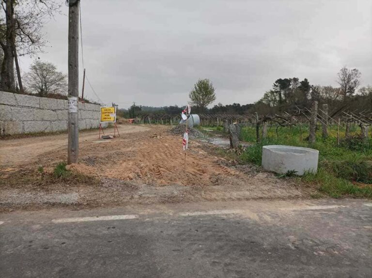 Arrancan as obras de saneamento no camiño da Manquiña e no lugar de A Vesada