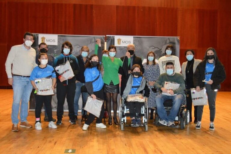 As promesas do Club Tenis de Mesa Mos despuntan en Portugal e Santander