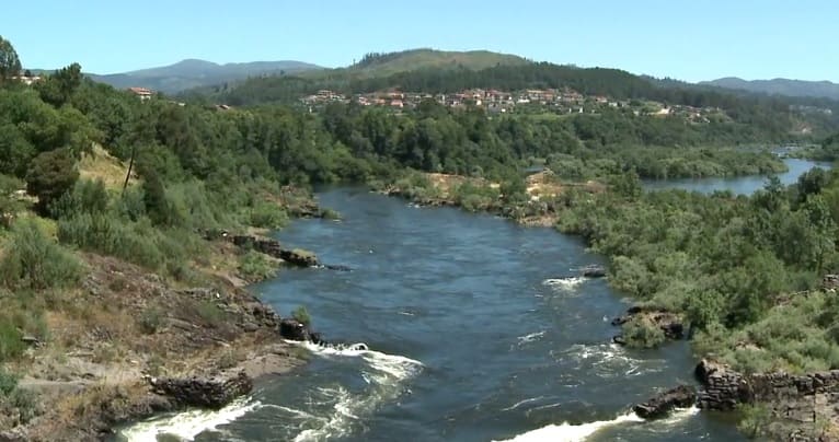 Crece a preocupación en Arbo ante a decisión do Goberno Central de manter o trazado da liña de alta tensión polo concello