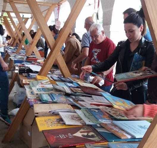 Tomiño conmemora o Día do Libro cun concurso de reseñas bibliográficas e un club de lectura