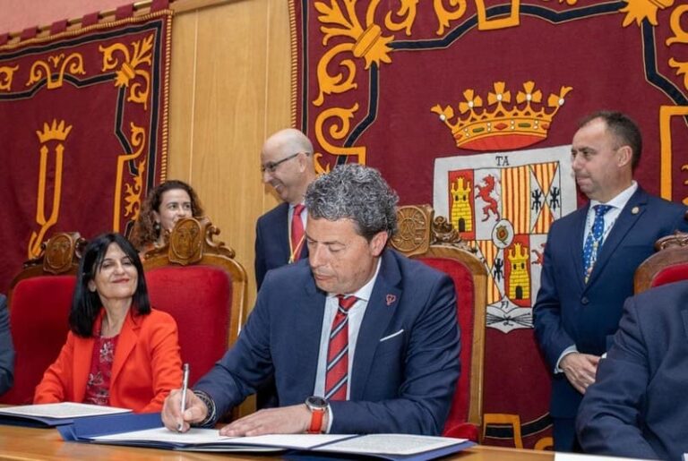 Baiona, Santa Fe, Palos de la Frontera e La Gomera, rubrican o acordo do proxecto da Ruta  Colombina do Encontro entre Tres Mundos