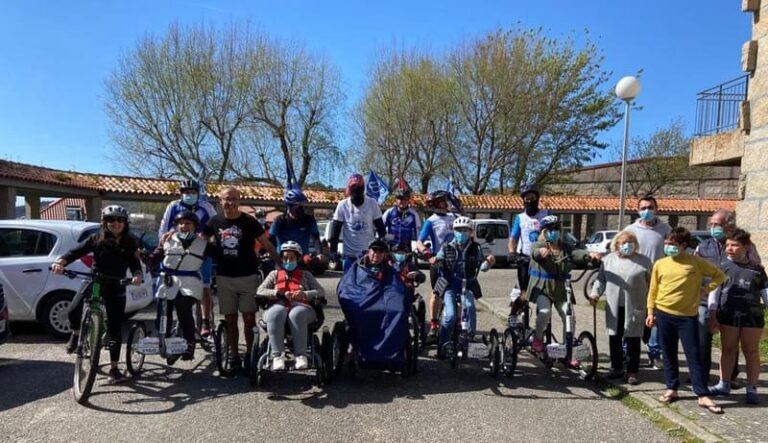 O Concello de Nigrán e ‘Discamino’ volven a ofrecer un paseo en bicicleta aos maiores con enfermidades neurodexenerativas