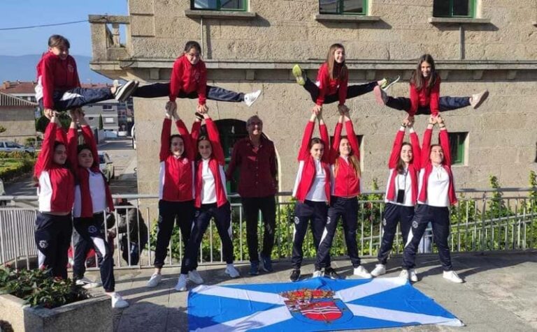 O alcalde de Nigrán despede ao ‘Acro Club Nigrán’ antes de participar na ‘Maia International Acro Cup’