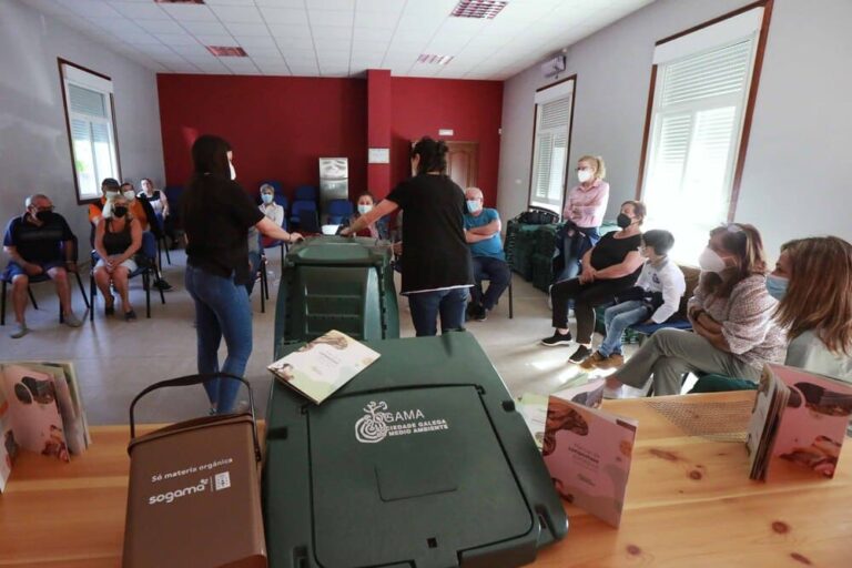 Grande acollida dos composteiros individuais repartidos entre a veciñanza da parroquia de Fontenla