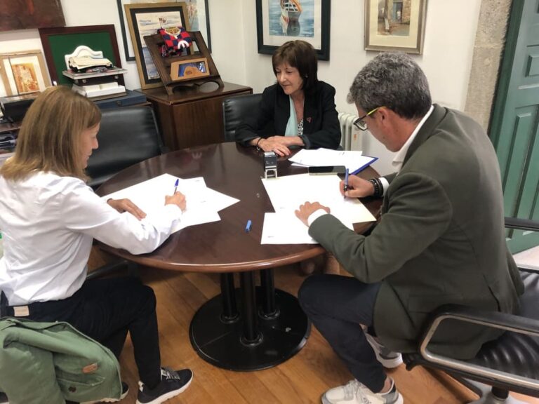 Baiona asina o primeiro convenio entre Concello e AECC