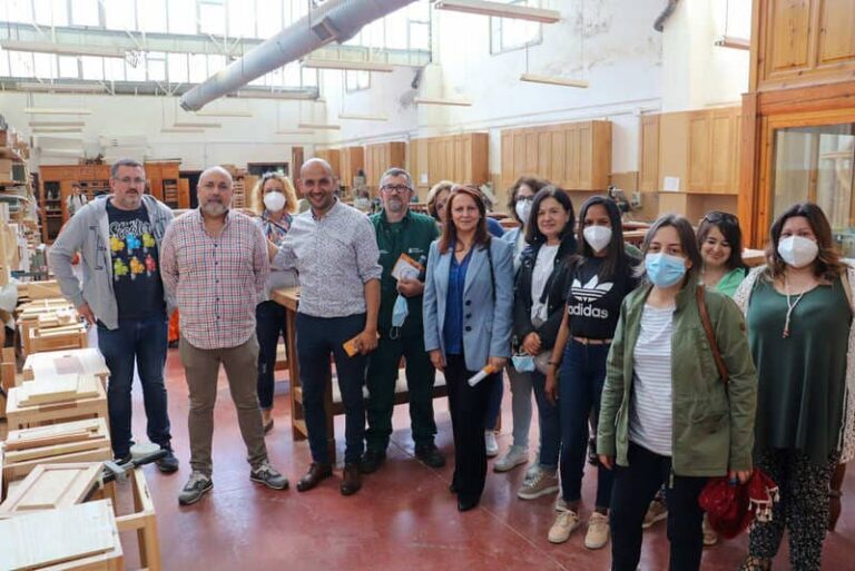 O alumnado-traballador de carpintería “Porriño Labora” coñece o CIFP Valentín Paz Andrade