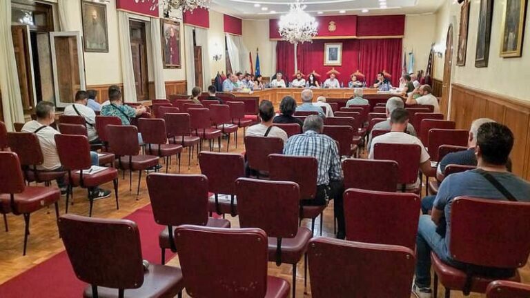 O Concello de Tui insta á Xunta a rexeitar a fusión ou integración da Cámara de Tui