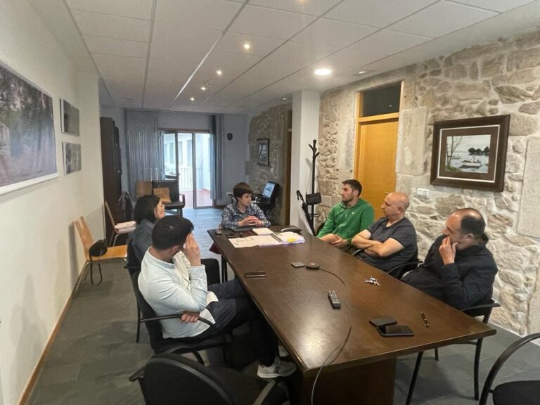 O Rosalinicia co Acanor Novás Valinox un novo ciclo de reunións do programa ‘A veciñanza conta’