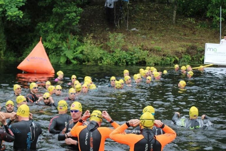 As augas do río Tea acolleron, unha vez máis, o campionato galego de natación en augas abertas