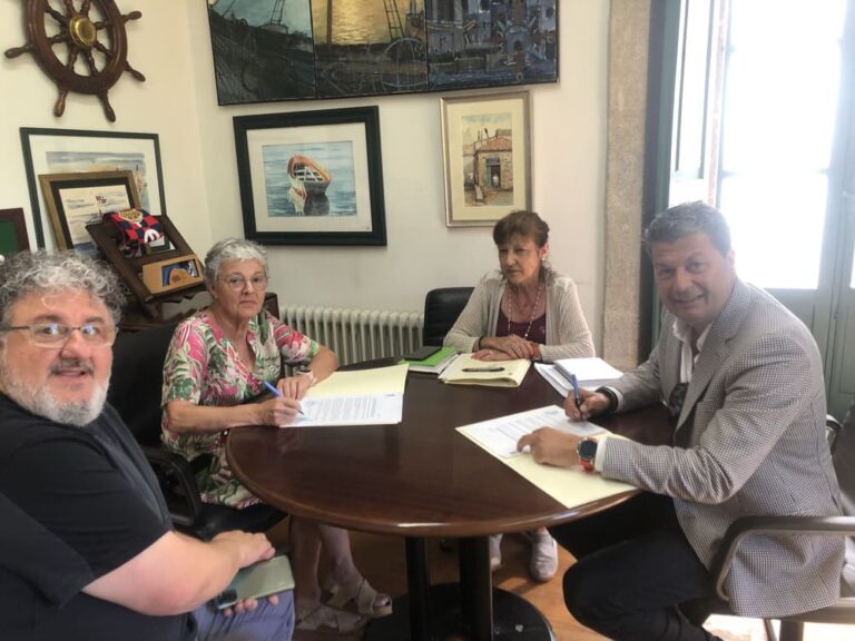 O Concello de Baiona renova o convenio de colaboración coa Asociación Avelaíña
