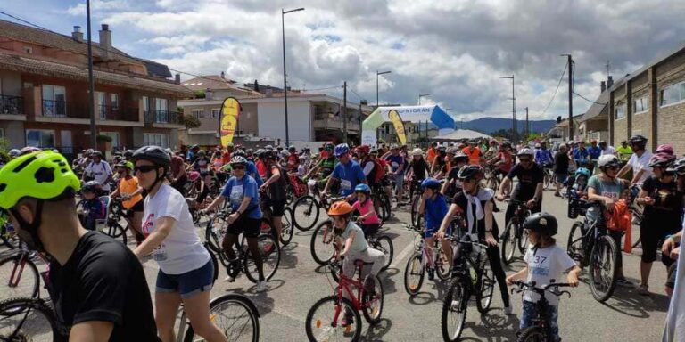 A ‘Festa da Bicicleta’ reuniu a máis de 600 persoas
