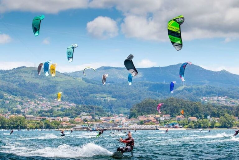 Cesantes énchese de cometas co Campionato Galego de Kitesurf