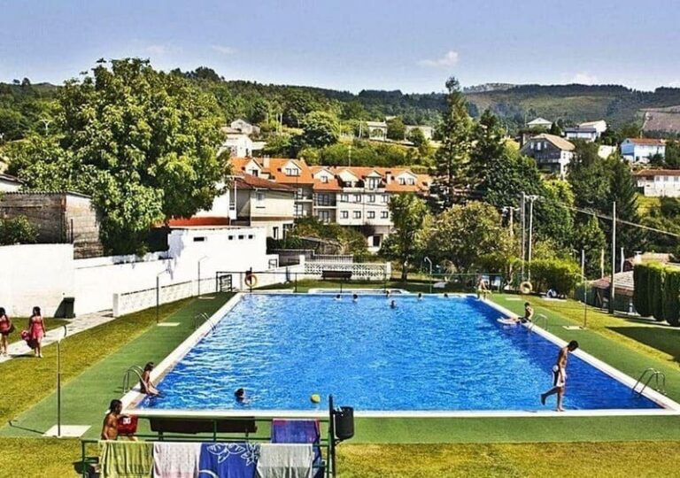 Aberto o prazo de inscrición para os cursos de natación na piscina municipal de Covelo