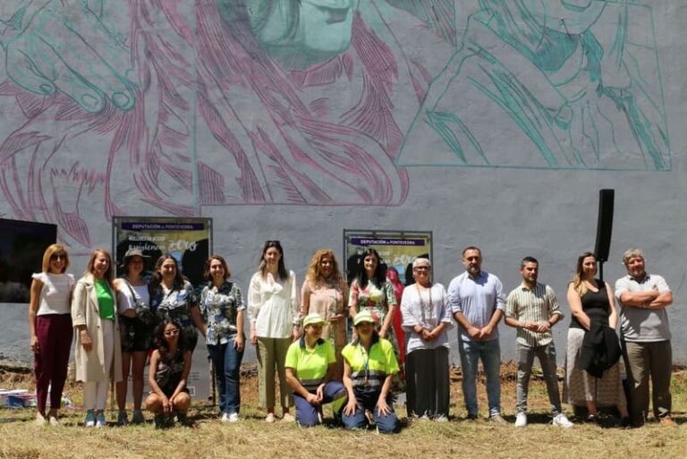 O Dúo Amazonas renden homenaxe ás mulleres cun mural en Salceda