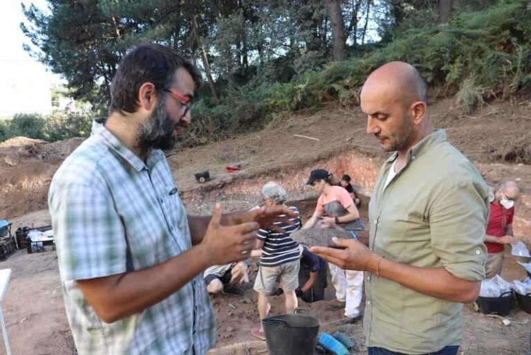 Arqueólogos buscan no Porriño vestixios dos primeiros homes en Galicia