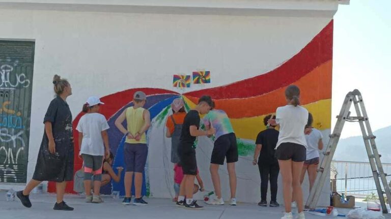 A arte mural decorará os as paredes dos edificios do antigo apeadeiro de Chapela ao remate da Vía Verde