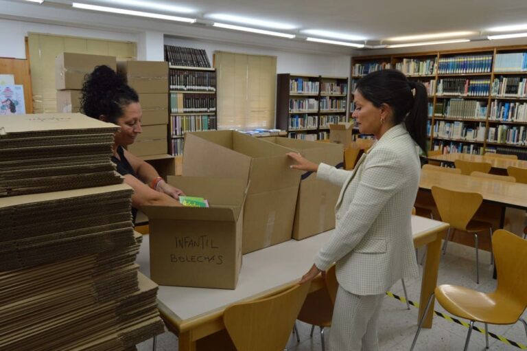 Traslado de libros e material da Biblioteca á Axencia de Colocación para o inicio das obras