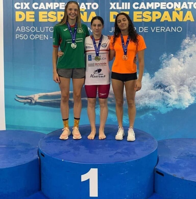 Grande éxito do Club Natación Ponteareas no campionato de España júnior-absoluto