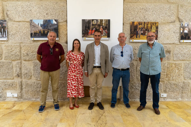 A exposición fotográfica ‘Camiño Branco. Camiño Antártico’ pode visitarse en Tui até finais de agosto
