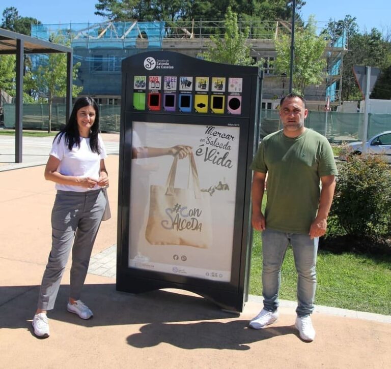 Salceda coloca 2 minipuntos limpos para residuos especiais