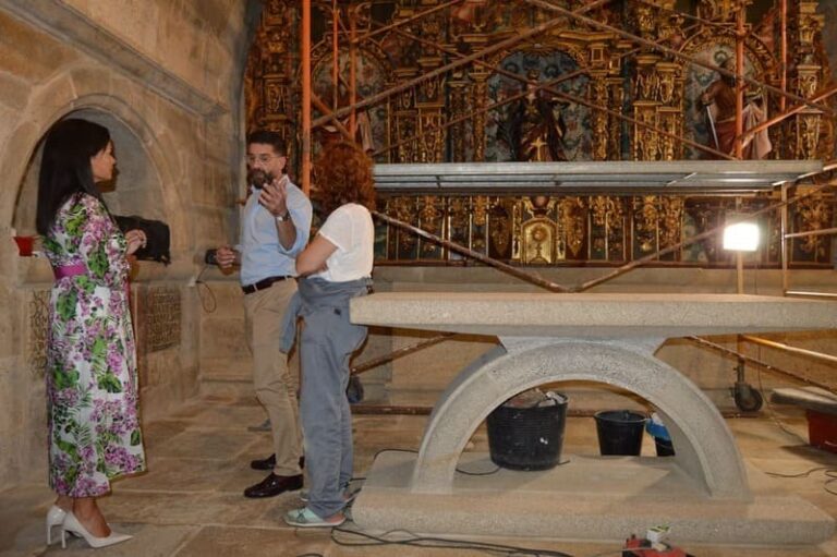 Fase final dos traballos de recuperación das tumbas dos primeiros Marqueses de Mos, na Igrexa de Santa Baia
