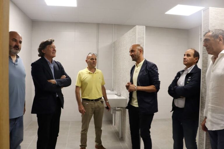 As pistas de tenis do Porriño xa contan con vestiarios equipados
