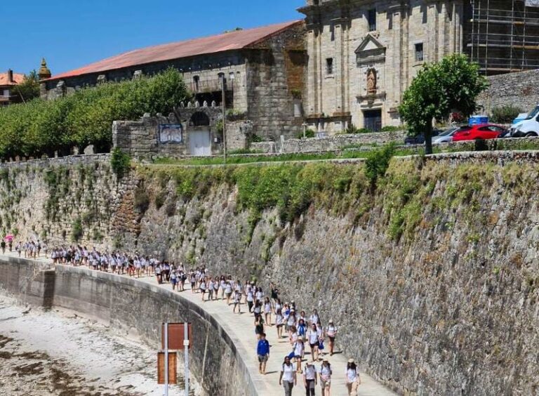 Máis de 150 rapaces e rapazas de toda España visitan Oia coa Ruta Quetzal