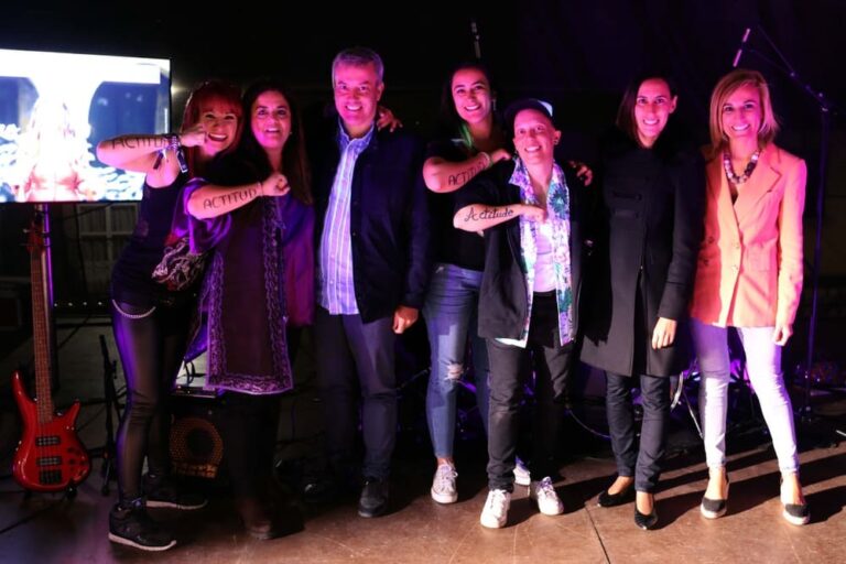 O rock do grupo Suevia carga contra a violencia machista na Cañiza