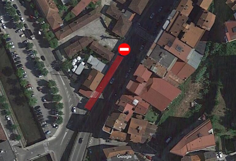 A entrada a Redondela pola Avenida Santa Mariña péchase ao tráfico para obras de mellora da rede de abastecemento e saneamento