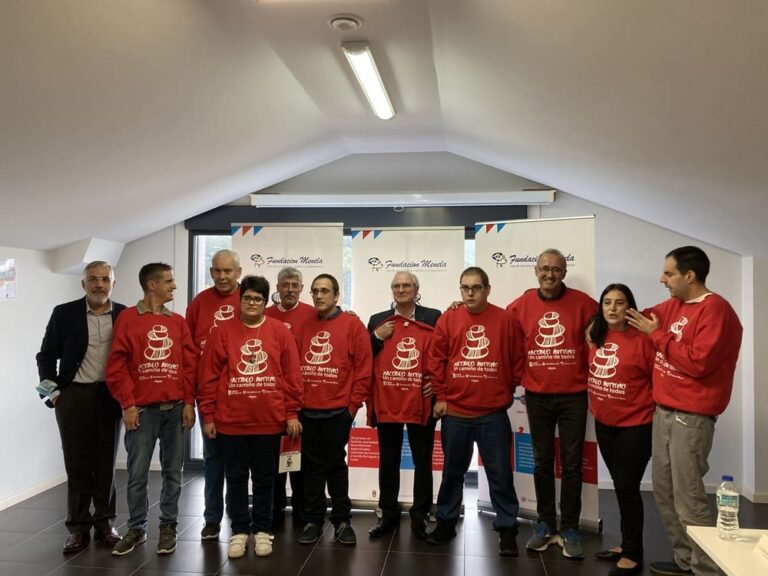 Os peregrinos de Menela inician a última andaina a Santiago de Compostela