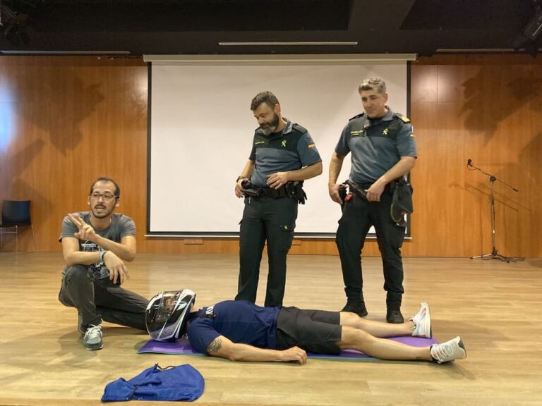 A Garda Civil ofrece á Policía Local de Nigrán e funcionarios municipais un curso de desfibrilación e RCP