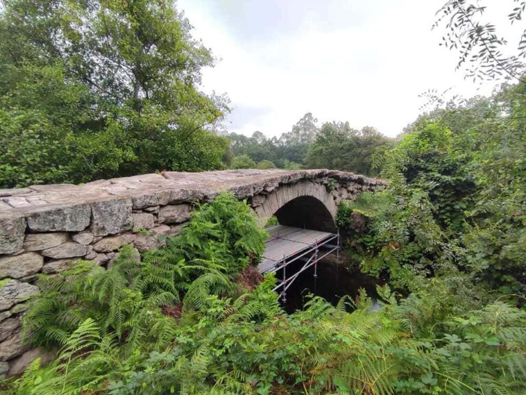 Especialistas traballan xa na recuperación da ponte tardomedieval de Taborda, Tomiño