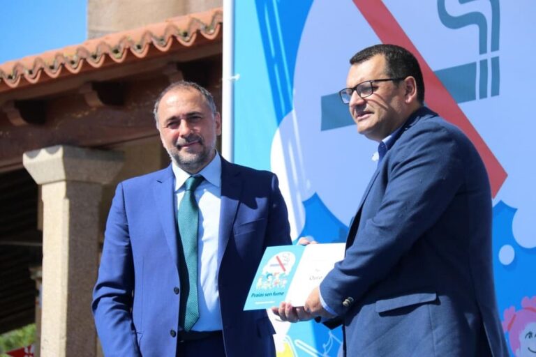 O Concello de Tui recibe a medalla de ouro ‘Praias sen fume’