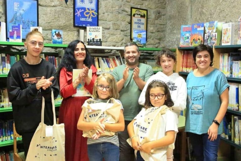 Carolina Rodríguez e Carmen Lemos, gañadoras do concurso de relatos breves Remata o Conto