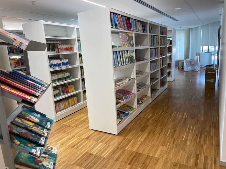 Nigrán culmina hoxe o trasdalo de libros á nova biblioteca