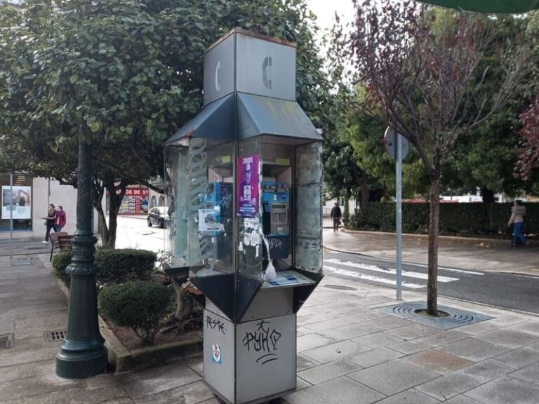 Redondela transforma as cabinas telefónicas da vila en bibliotecas