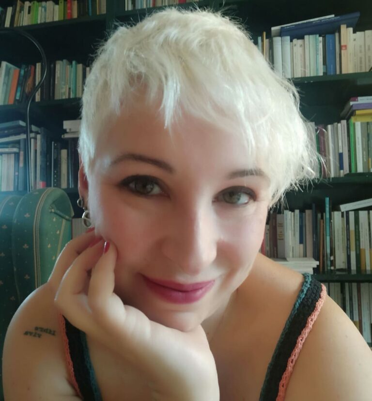 A escritora Inma López Silva visita este mércores o Club de Lectura da biblioteca municipal de Ponteareas