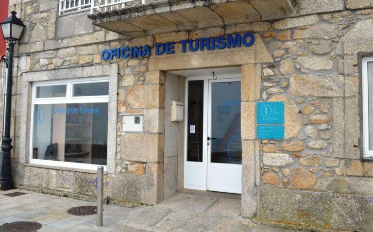 Máis de 7.000 persoas pasaron pola oficina de turismo de Oia este verán