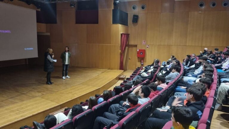 A proxección de dúas curtas sobre a sumisión química abriu o programa de actividades de Redondela con motivo do 25N